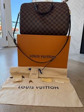 Louis Vuitton Authentic Bandoliere Speedy 30 Ebene ( with tags )